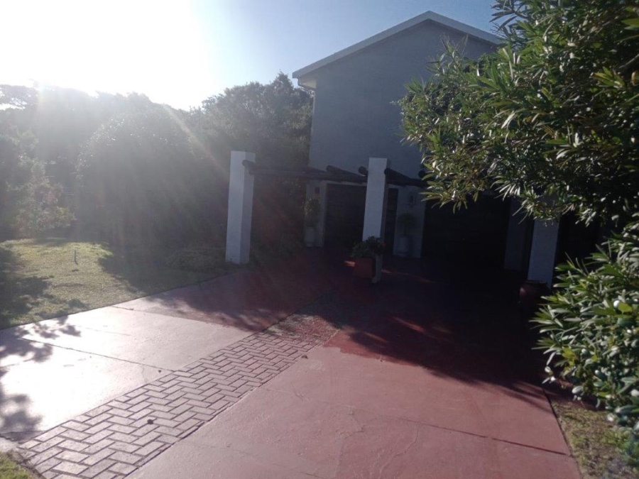 4 Bedroom Property for Sale in Paradise Beach Eastern Cape